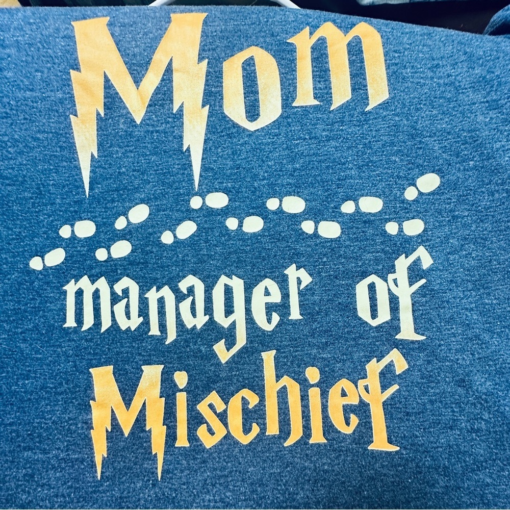 'Mom Manager of Mischief' short sleeve tee, Blue and Yellow, Large, EUC! - Picture 5 of 5